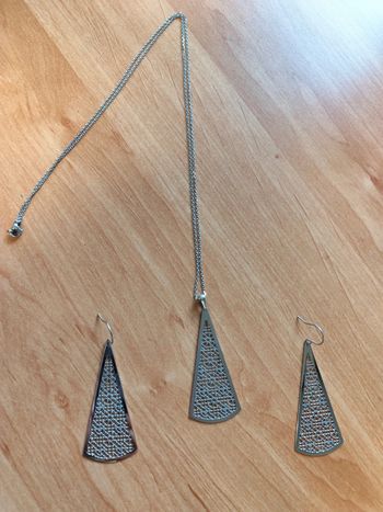Ensemble sautoir et boucles d'oreilles SRD
