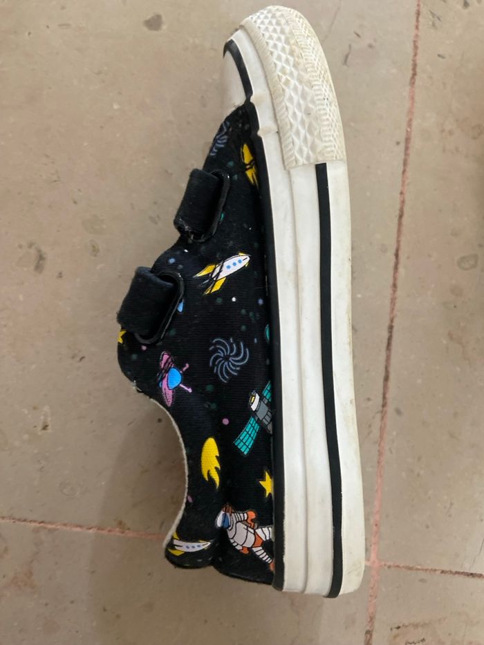 Basket toiles noires motif espace