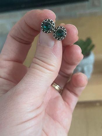 Boucles d’oreilles couleur émeraude neuves