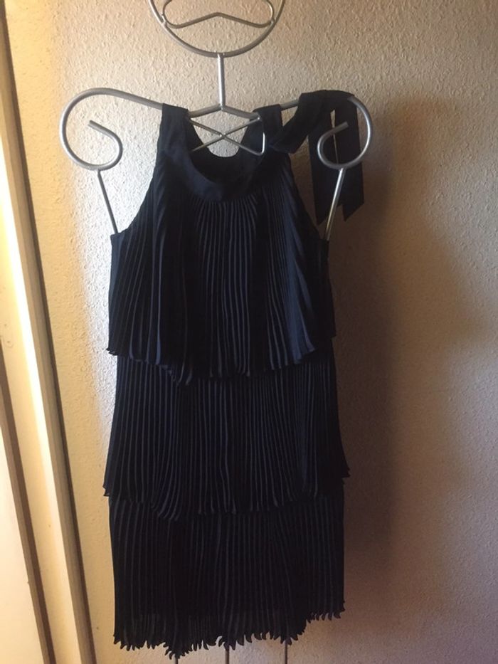 Robe noir plissée évasée longueur genou - photo numéro 7