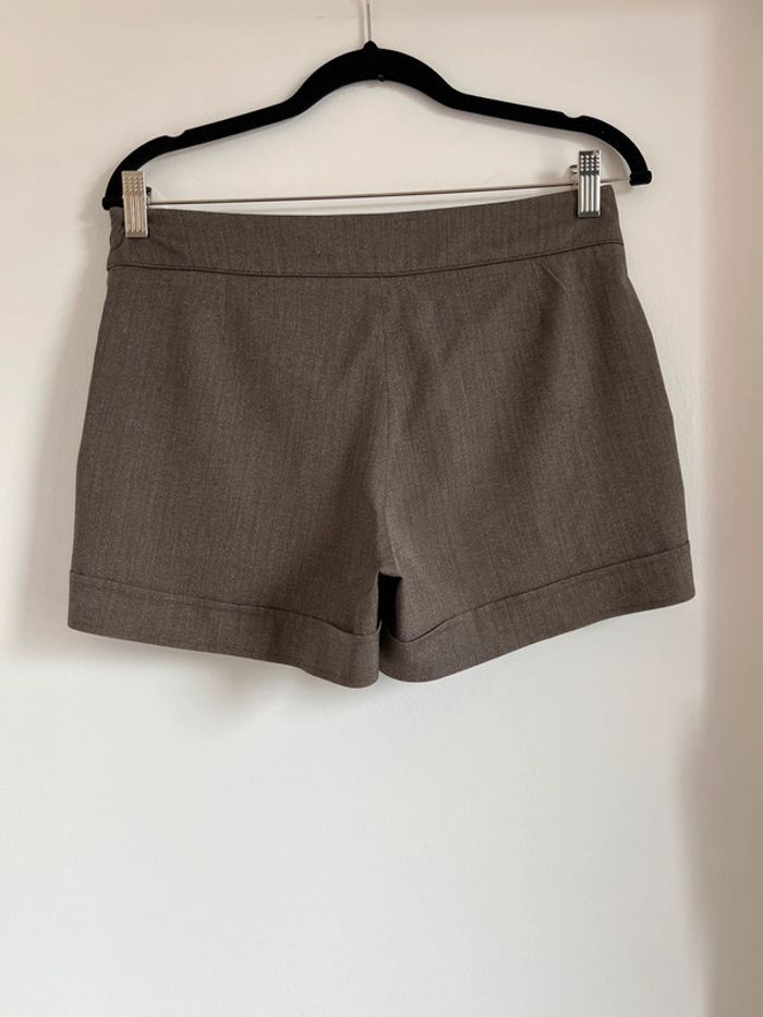 Short gris taupe Naf Naf taille 38 - photo numéro 2