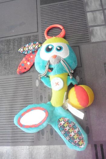 Jouet/hochet d'éveil à suspendre tête lapin pirate