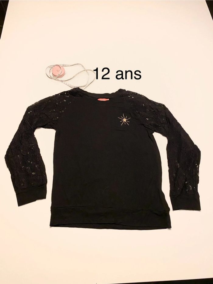 Tee shirt noir Manches dentelle neuf 12 ans