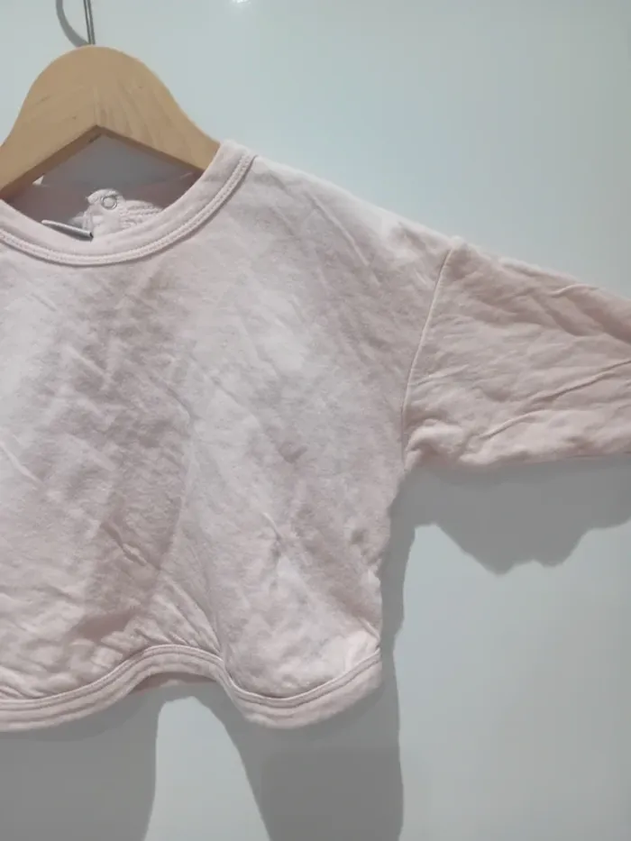 Lot de 3 vêtements été/demi saison: short gilet et Tee shirt - photo numéro 8