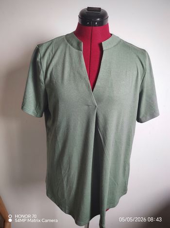 T shirt col v