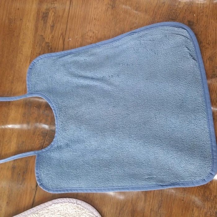 Lot bavoirs - photo numéro 4