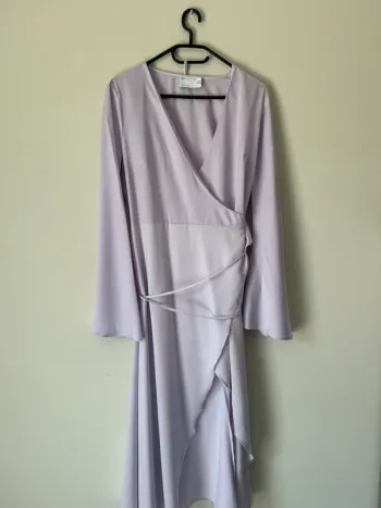 👗magnifique robe Asos design taille 40- mi-longue cache-cœur- Lilas- très bon état