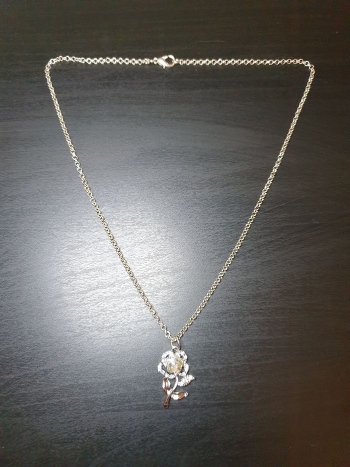 Collier "Fleur" argenté et blanc - photo numéro 3