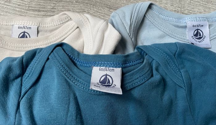 Lot 3 bodys 6 mois Petit Bateau - photo numéro 2