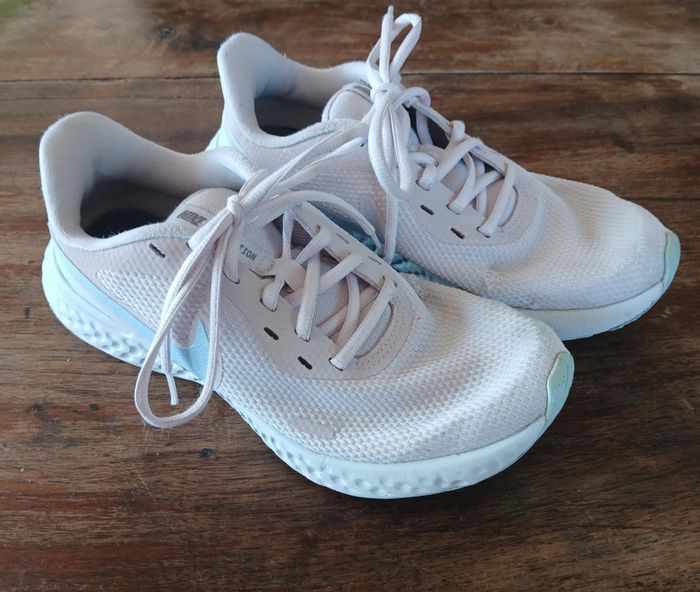 Baskets Nike Women Revolution 5 Sneaker Running 38.5 - photo numéro 2