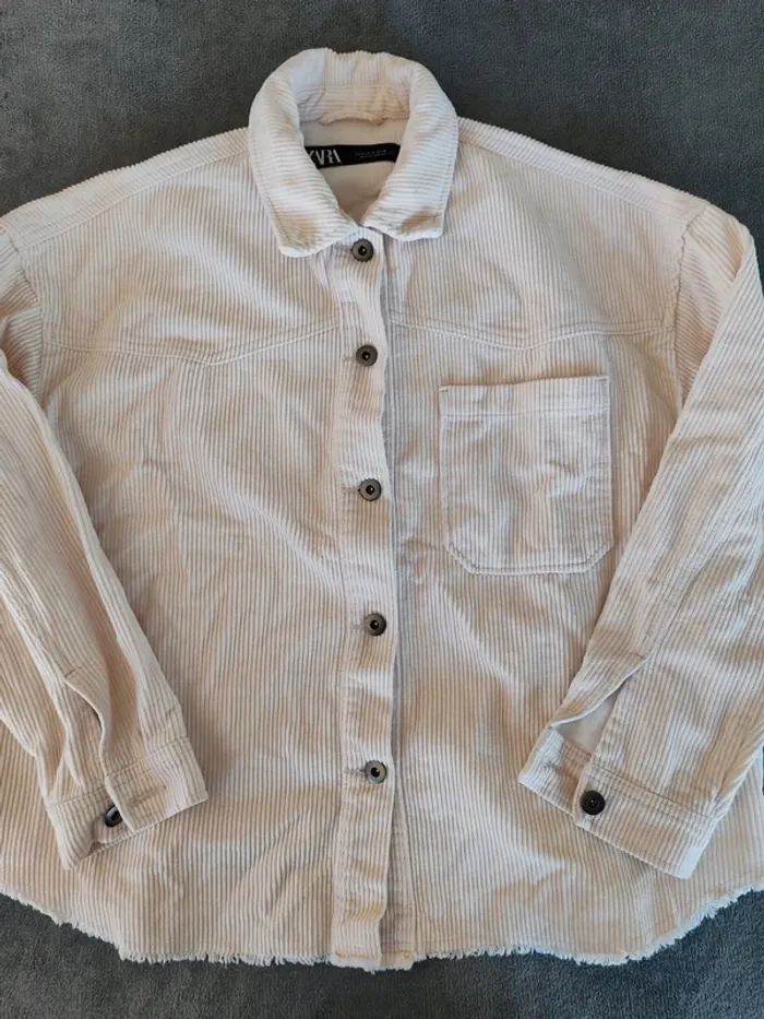 Zara overshirt velours côtelé écru – Taille M (très bon état)