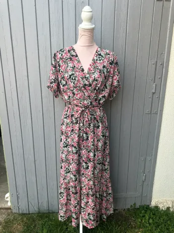 Robe longue manches courtes légère été décolleté fleuri colorée L/40