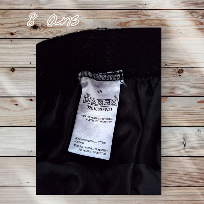 🌌✨ Jupe noire étoilée – Taille 8 ans ✨🌌 - photo numéro 2