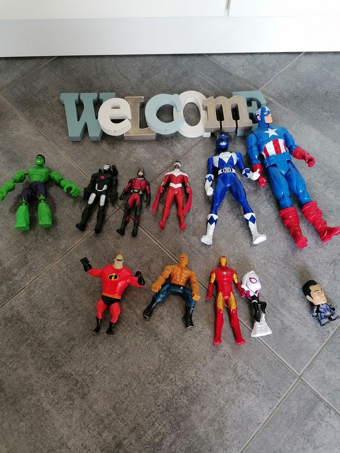 Lot figurines marvel et autres