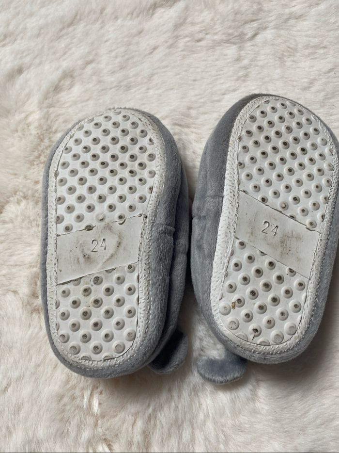 Chaussons souris gris tout doux - Taille 24 - TBE 💖 - photo numéro 4