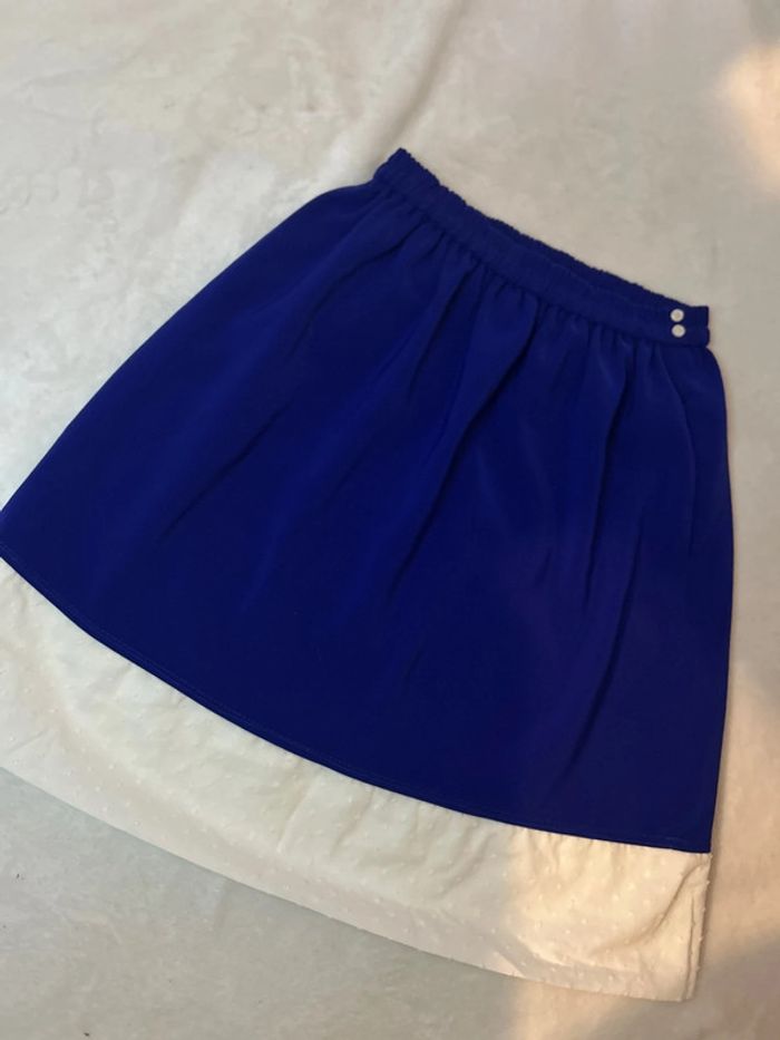 Jupe bleu electrique et dentelle