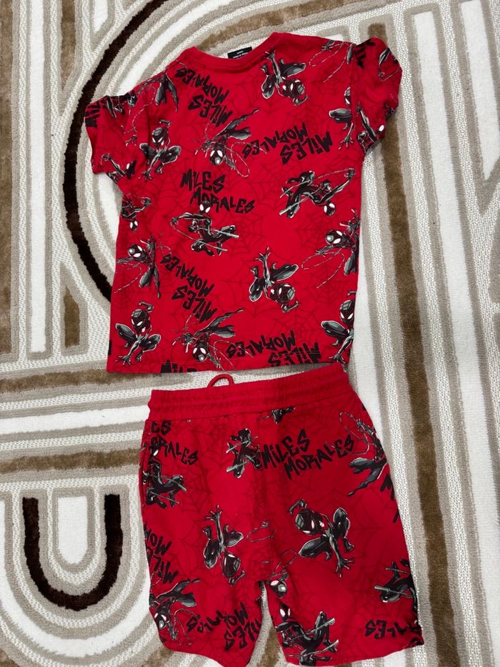Ensemble t-shirt + short Spider-Man Miles Morales Primark T.7-8 ans très bon état - photo numéro 4