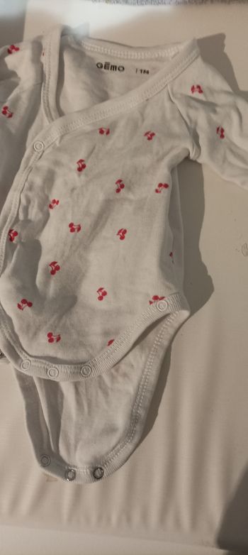 Bodies 1 mois fille