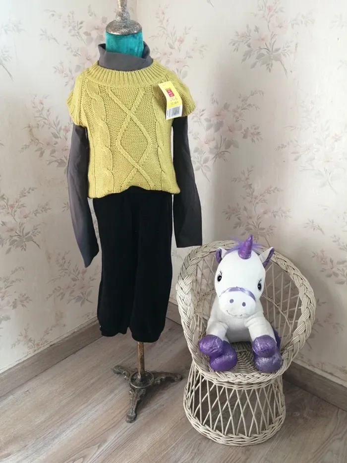 Pull vert en maille tressée sans manches et sous pull marron / zamba / (8ans)