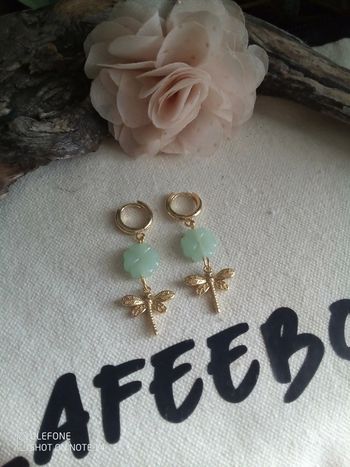 Boucles d'oreilles libellules et trèfles à 4 feuilles verts