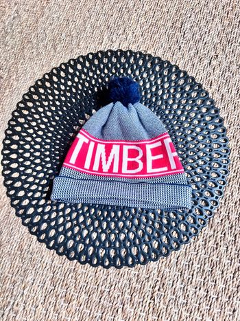 Bonnet timberland marine rouge