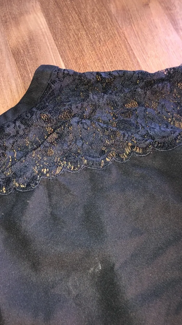 Haut dentelle noir - photo numéro 2