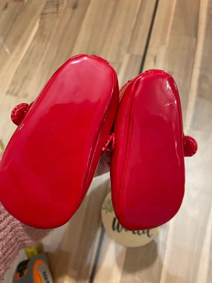 Une paire de ballerines pointure 19/20 - photo numéro 5