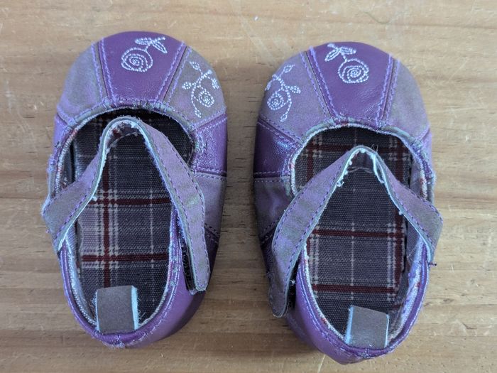 Chaussons/chaussures violet bébé fille 6 mois - photo numéro 2