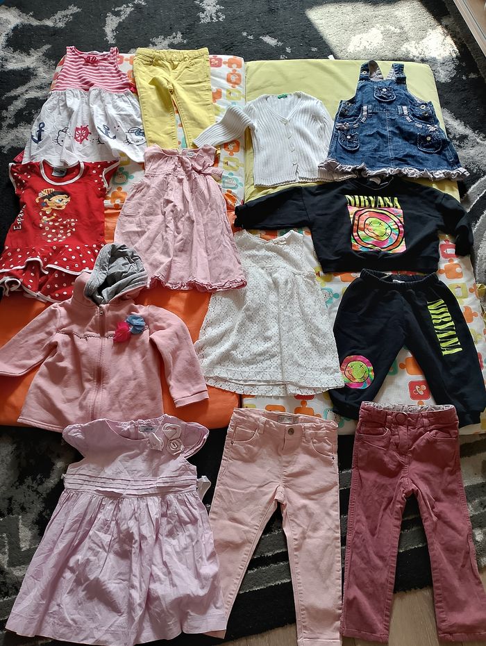 Lot de vêtements fille 2 ans - photo numéro 2