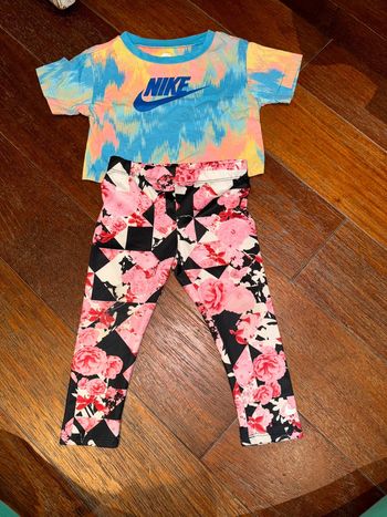 T-shirt et legging Nike 2 ans