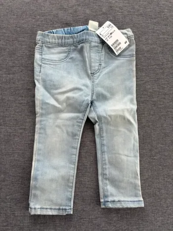 Jean H&M neuf encore étiqueté en 9/12 mois