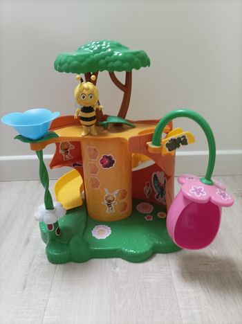 La maison de maya l'abeille 