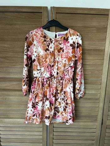 Robe fleurie taille 8 ans