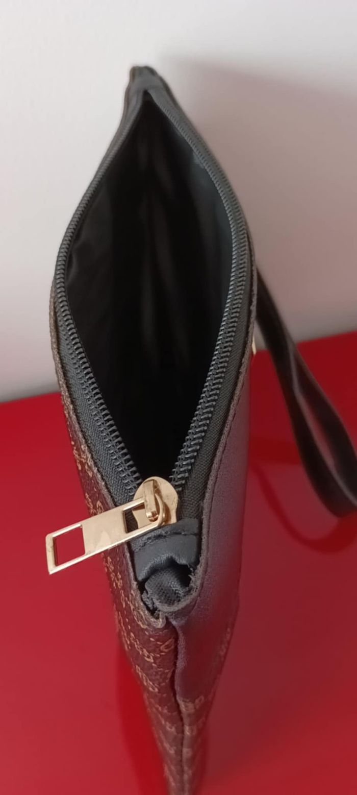 Pochette imprimée avec cordon de poignet - photo numéro 3
