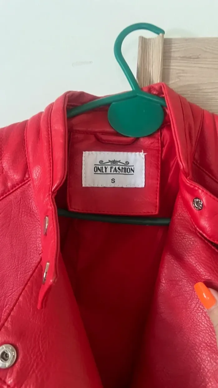 Veste rouge - photo numéro 3