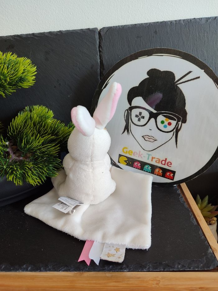 doudou et compagnie mouchoir lapin blanc rose dc3513 fleur pois doré  DD003549 - photo numéro 2