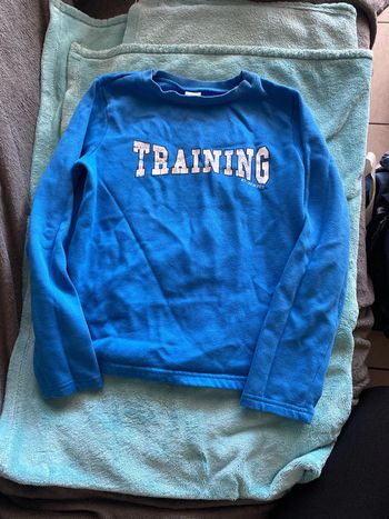 Pull bleu