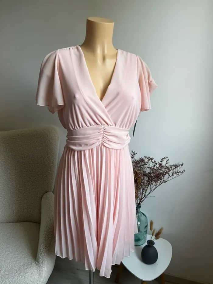 Robe chic rose poudré soldée