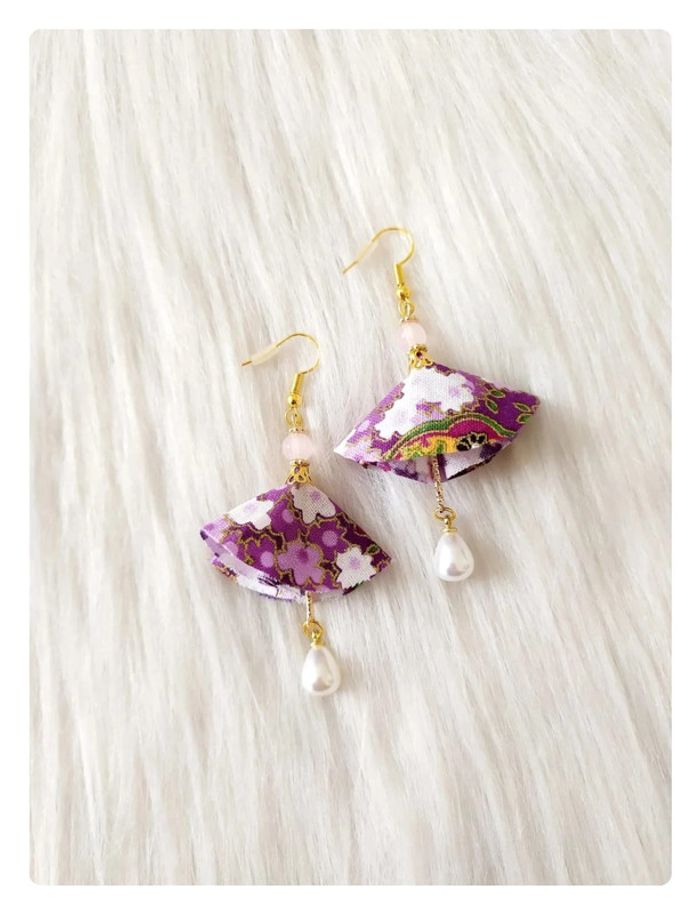 Boucles d'oreilles pendantes inspiration Japon style éventail en tissu japonais et perle