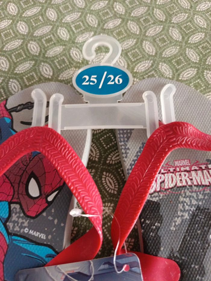 Paire de claquettes neuves Spiderman taille 25/26 - photo numéro 5
