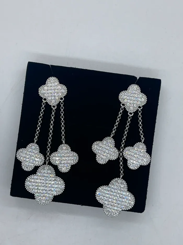 Boucles d’oreilles pendantes scintillantes trèfle à strass - photo numéro 2
