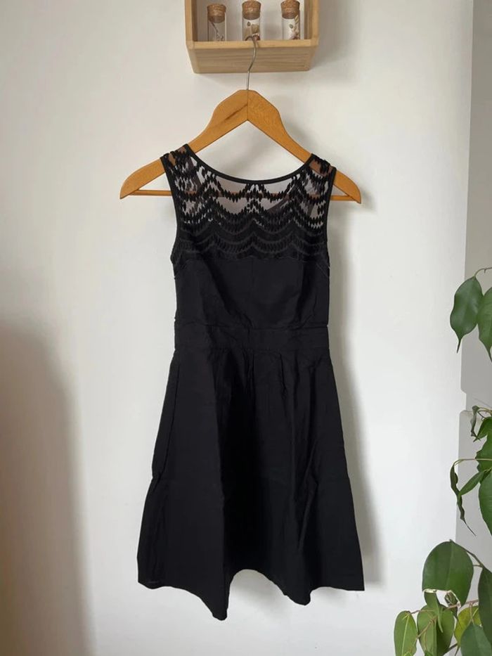 Robe élégante noire Naf Naf