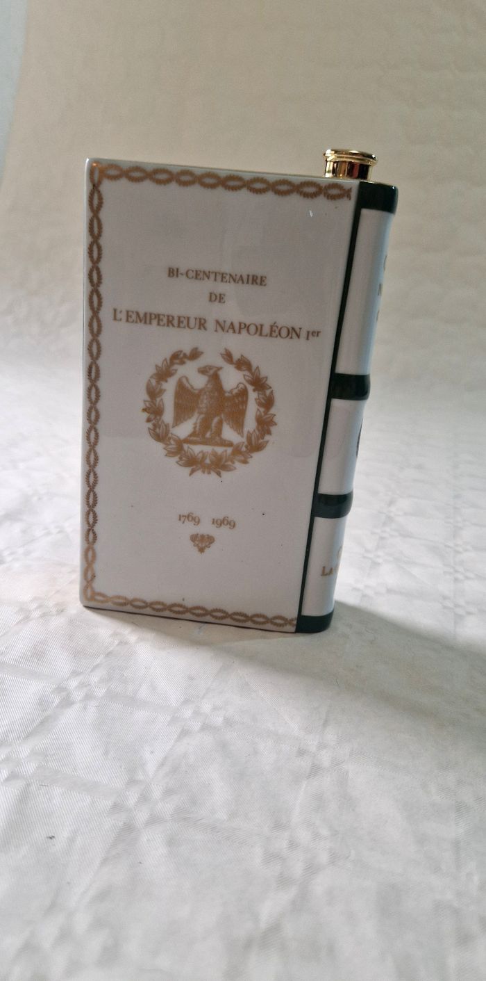 Bouteille de Cognac  , Bicentenaire de l'empereur Napoléon  , Porcelaine , Serie 460 - photo numéro 2