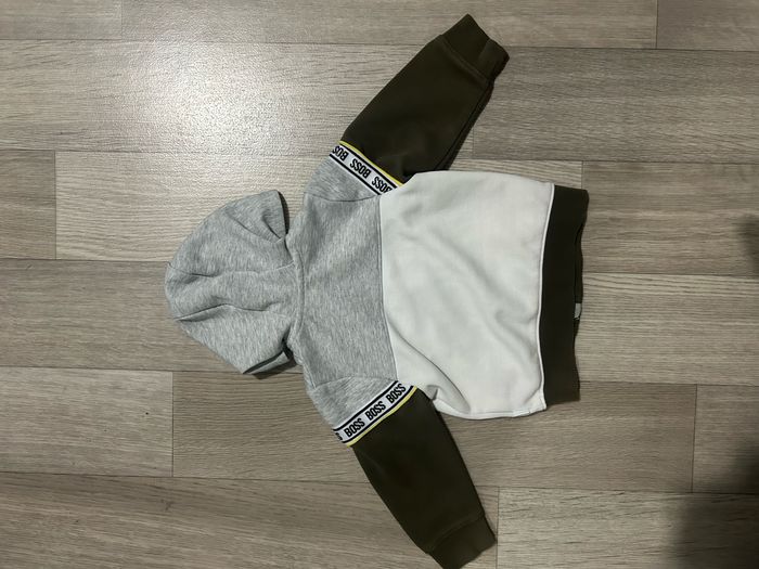 Sweat Hugo boss 18 mois - photo numéro 2
