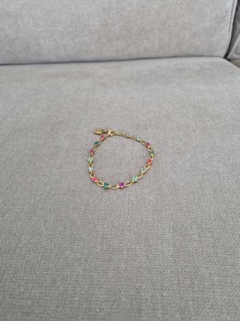 Bracelet doré à perles colorées