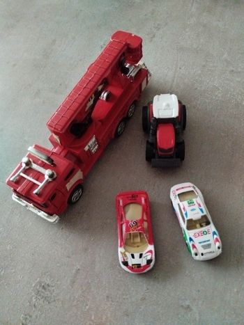 Lot voitures / camion de pompier/ tracteur