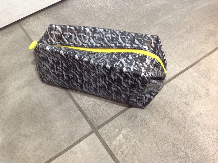 Trousse grise et noire argentée motifs géométriques - photo numéro 5