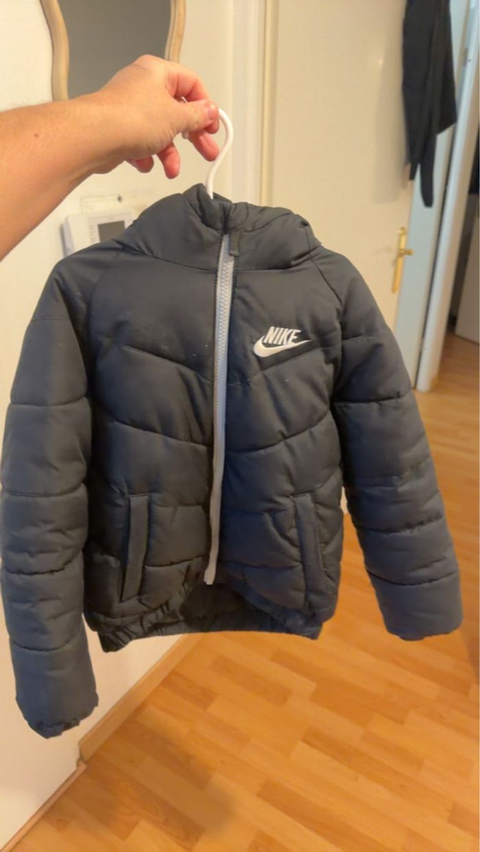 Doudoune Nike en très bon état - photo numéro 3