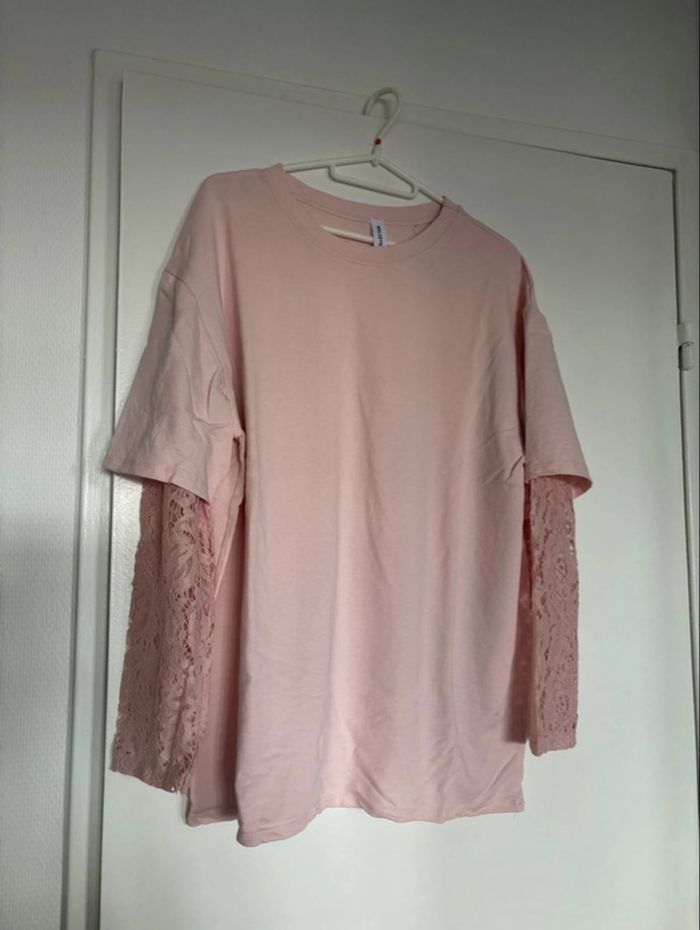 Pull tee shirt manches dentelle rose - photo numéro 2