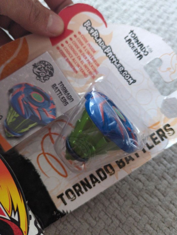 Toupie Beyblade extrême top system XTS X06 - photo numéro 4